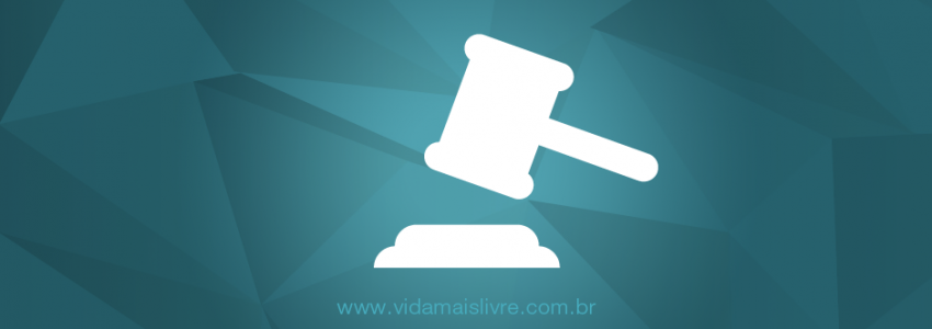 Ícone que representa um martelo de juiz, em fundo verde.