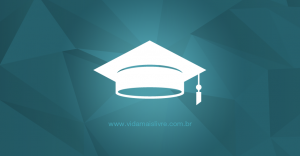 Ícone que representa um capelo, ou chapéu de formatura, em fundo verde.